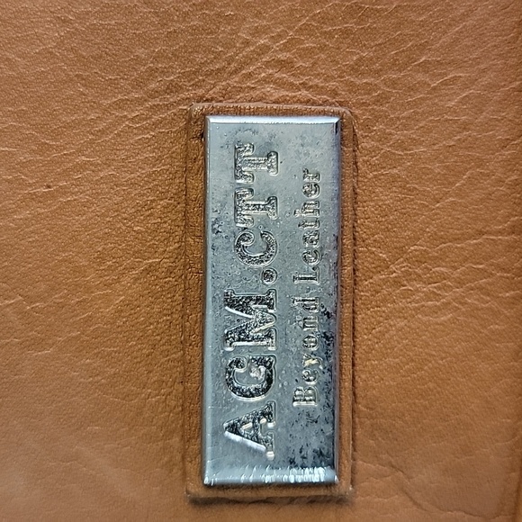 AGM Beyond Leather Slingback Concealed Carry Unisex Bin6 - Picture 9 of 12